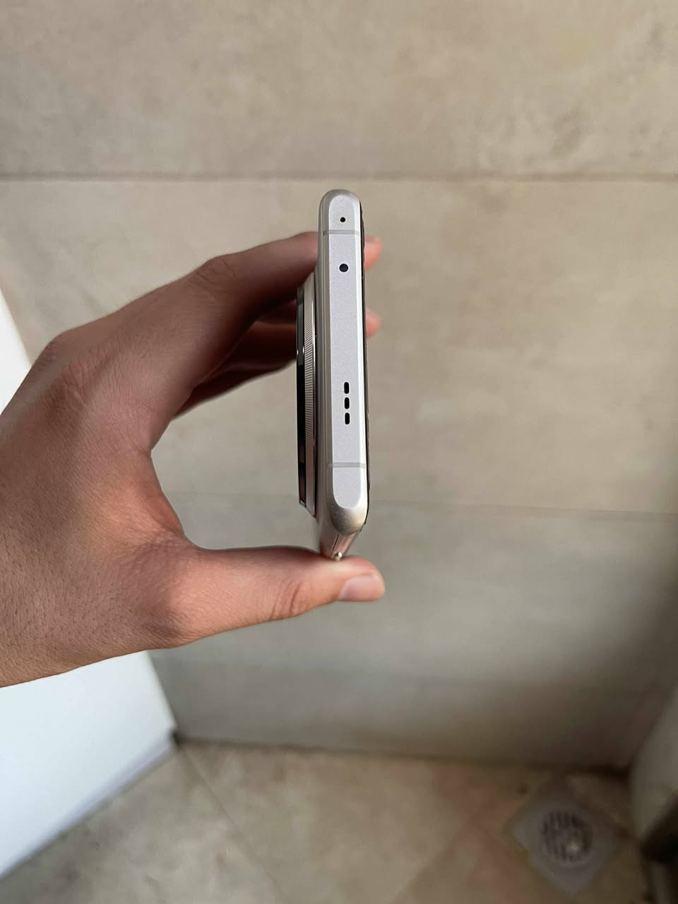 السلام عليكم
اوبو فايند اكس 6 برو
Oppo find x6 pro 
ذاكره 512 رام 16+12 
بطاريه 99 
ملحقات فقط كارتون و 3 كفرات 
الجهاز نسخه صينيه مثبت عليها روم عالمي النظافه مثل ماموضح بالصور مكفول وخالي من اي عطل السعر 610 وبي مجال مكاني بغداد شارع فلسطين


**إذا كنت صاحب هذا الإعلان وتريد حذفه لأي سبب، رجاءا أرسل رسالة إلى الدعم الفني**