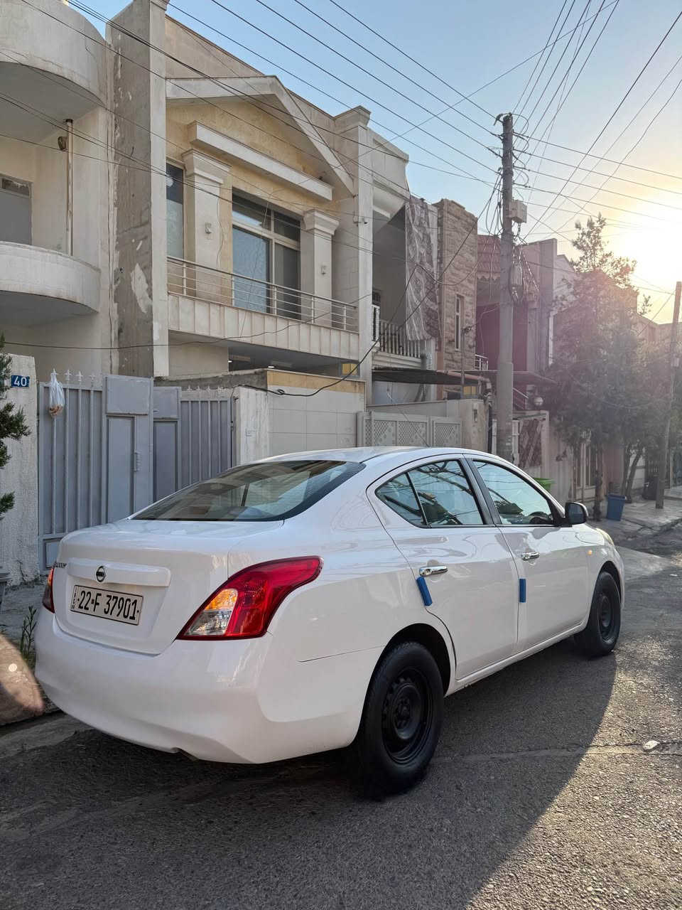 Nissan Sunny 2013
دوو پارچەی هەیە دەرکەی سەکن و صندوق
پشت و پێشی کەپسە 
بە شەرتی تەقە و رەقە 
گێر و مەکینە بە شەرت 
هەولێر 
*********** أربيل, العراق
