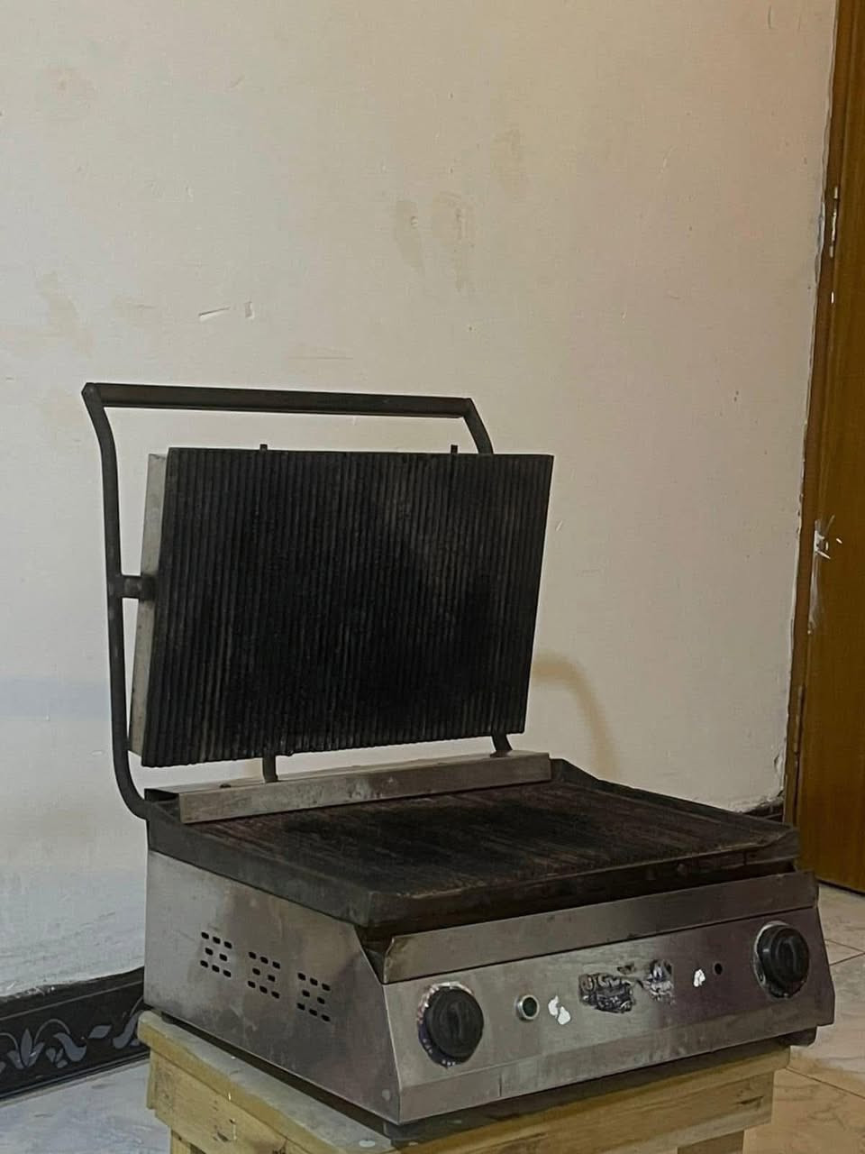 كابسة صاج تركي المنشأ حراره فول نضيفة 80‎%‎ 
تستلمه على الفحص 
العنوان حله 
الرقم ***********للتواصل واتساب .
