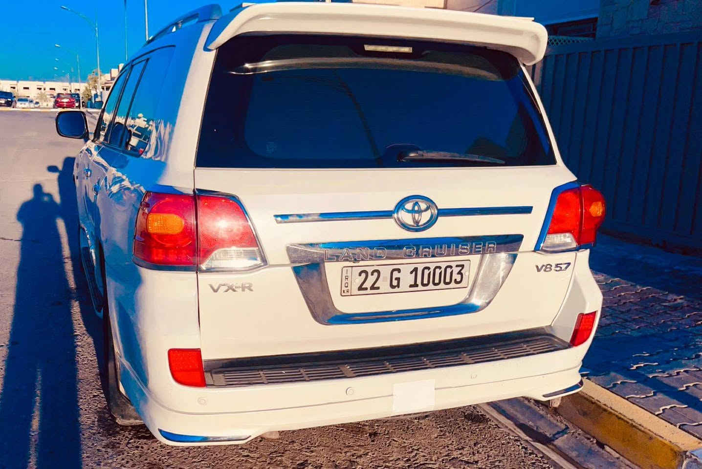 السلام  عليكم  . لاندكروزر  في إكس آر 8سلندر فول موصفات  مال لكزز  موديل 2009 بيها قطعتين رش فقط بدون داخل او معجون سياره نظيفة  رقم مميز/ 10003/ اربيل  الاستفسار  على رقم *********** وسام .
