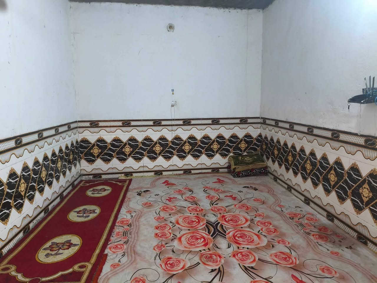 السلام عليكم الدار للبيع زراعي المكان عماره حي الحسين الجديد السايدين للاستفسار ***********او.  ***********
