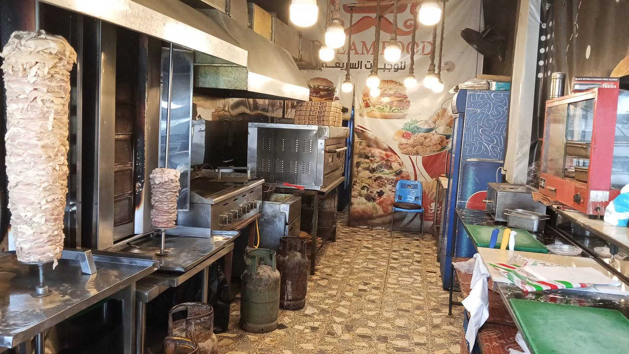 مطعم للبيع شغال وخير من الله 
عنوان دوره ابو دشير شارع ضغط
لتصال على هاذه رقم ***********
