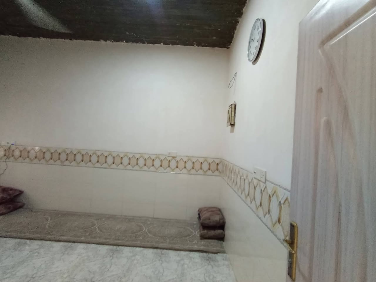 (1707)
#دار طابو طابق واحد للبيع
#المساحة / ١٠٠ متر واجهة ٥أمتار
#العنوان / كركوك شركة طارق قطاع ٧٧ فرع مقابل المستوصف
#السعر / 70 مليون
#للاتصال / ***********
