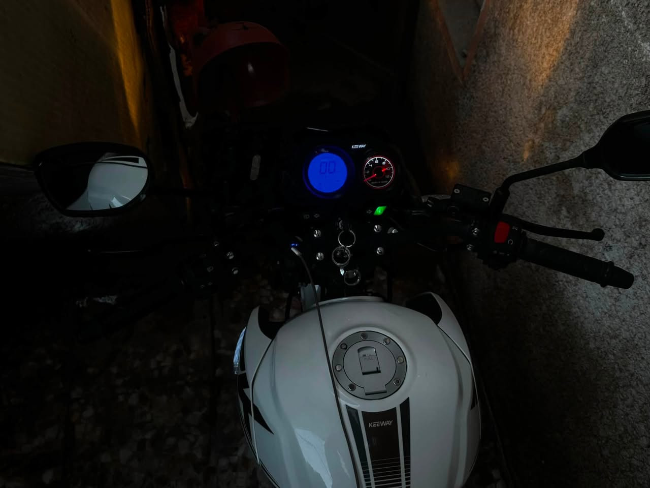 السلام عليكم
دراجة RK2025 
ماشية 6000 
مكفولة كفالة عامة 
الرقم اربيل 
الدراجة باسمي 
*********** هذا رقمي وبي واتساب اليريد يستفسر
