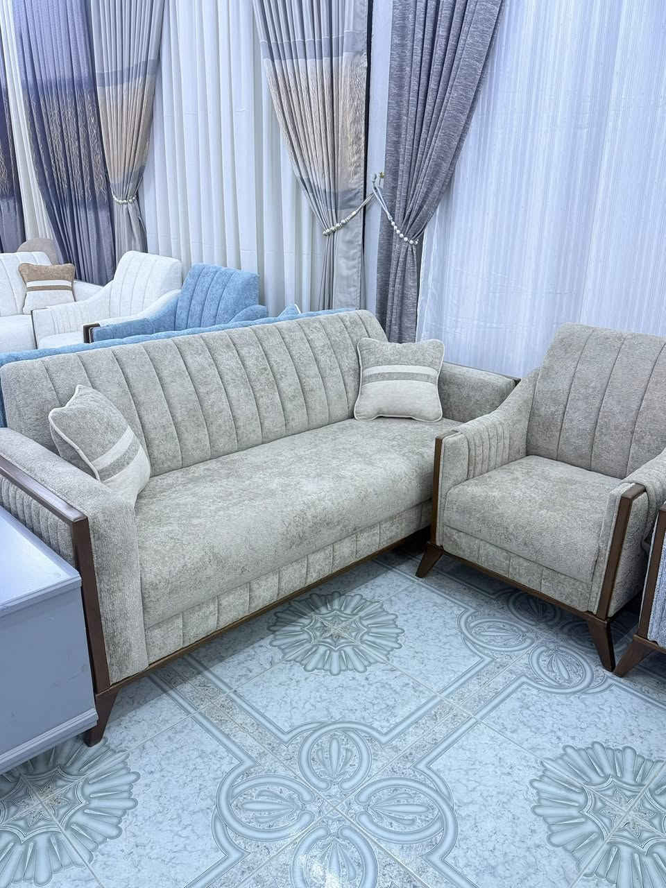 وصول 
 طقم مودرن

يتكون من 10 مقاعد

🏠 العنوان 🏠
هيت- شارع الچري مقابل فرع باب الحاره

للحجز والاستفسار مراسلة الصفحة او الاتصال على الرقم ☎️📞
***********
