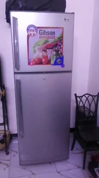 ثلاجه حجم كبير السعر ٢٠٠ وطباخ السعر ٩٠ العنوان حي اور الاتصال على الر...