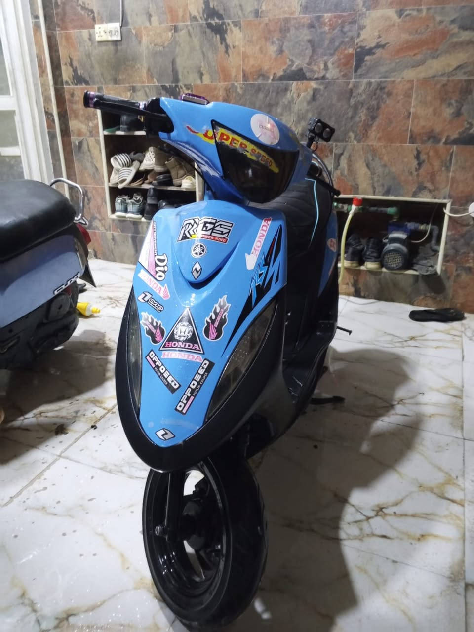 سلام عليك ماكس عدله البيع بوشه خمسه وخمسين دراجه نكره سلف شرط شلعه قويه وحلوه بيه قبق فلاوين وصالنصه رياضي ويدات رياضي وشيال رياضي وشيال ثاني راجع وقطره مال دهن بيه وكشن رياضي وبيه غراض بعد مكاني ناصريه مركز تضحيه***********
