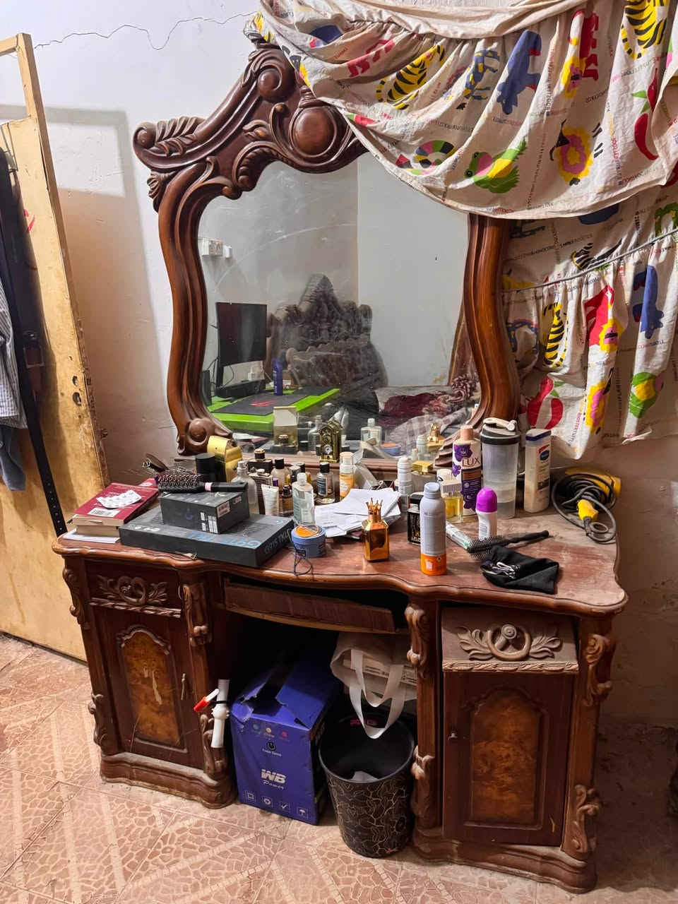 غرفه كامله للبيغ 4 قطع
جربايه نفرين + فراش 

كومدي عدد واحد 

كنتور 

ميز مرايه 

العنوان الديوانيه حي الجمهوري قرب ملعب الاتفاق 

السعر 300 الف قابل للتفاوض 

للتواصل واتس او اتصال ‭***********‬
