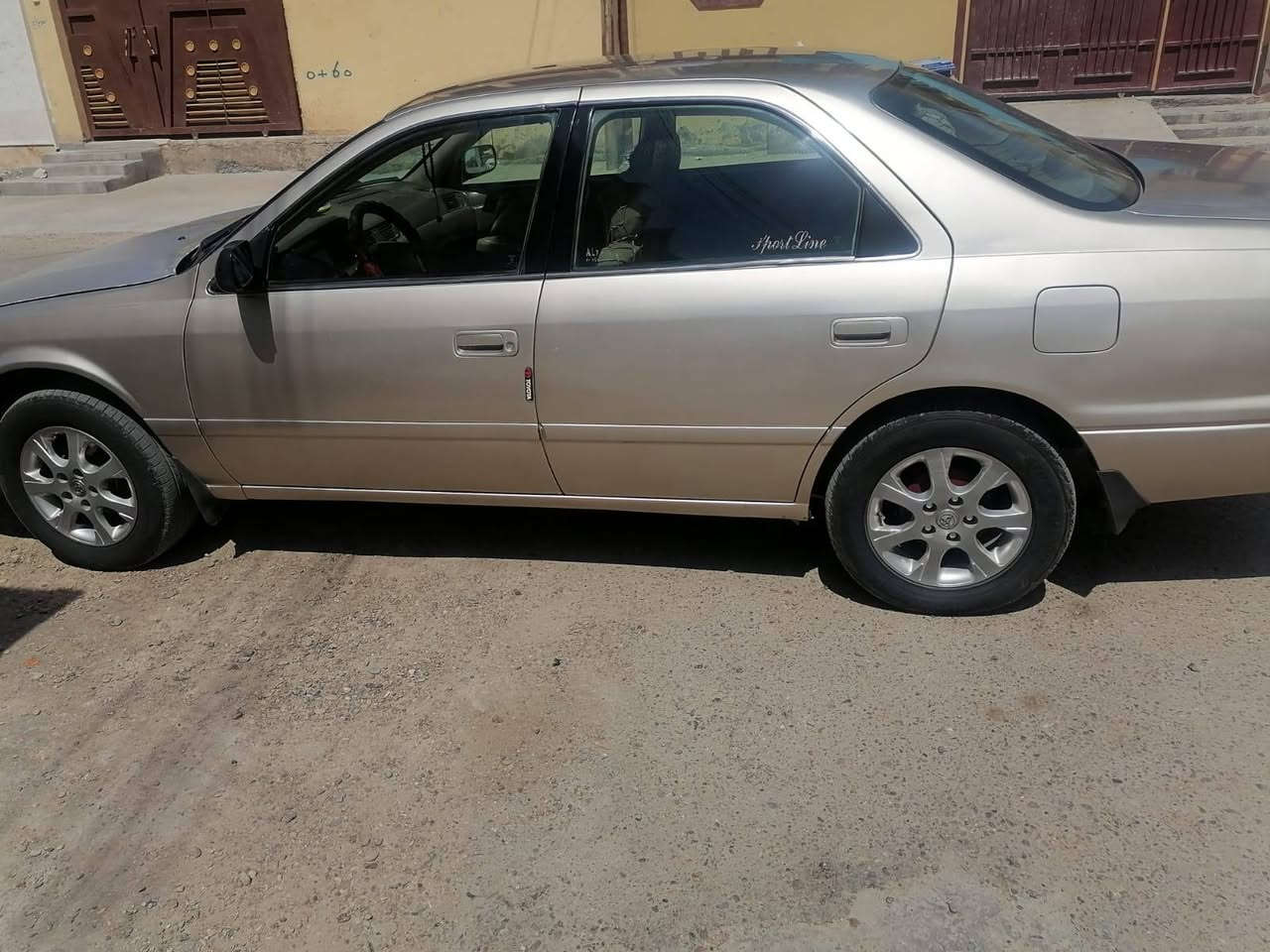 كامري موديل ٢٠٠٠ رقم بغداد انكليزي تحويل مباشر السيارة محزمة على جراد وارد امريكي حادثها جاملغ امامي بدون دواخل السيارة مكينة بيها نفخ  اعتبرها تريد مكينة كير جديد تخم تاير تبريد حدادية جاهزة للاخير مكانها الفلوجة سعرها ٦٨ ومجالها جدا بسيط واي أستفسار ***********
