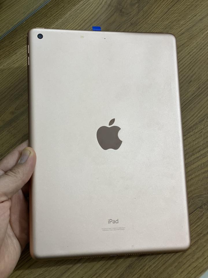 السلام عليكم 
للبيع ايباد الجيل الثامن 
استخدام قراءة فقط 
ذاكرة  32
 
السعر ٢٠٠ وبي مجال 

***********
