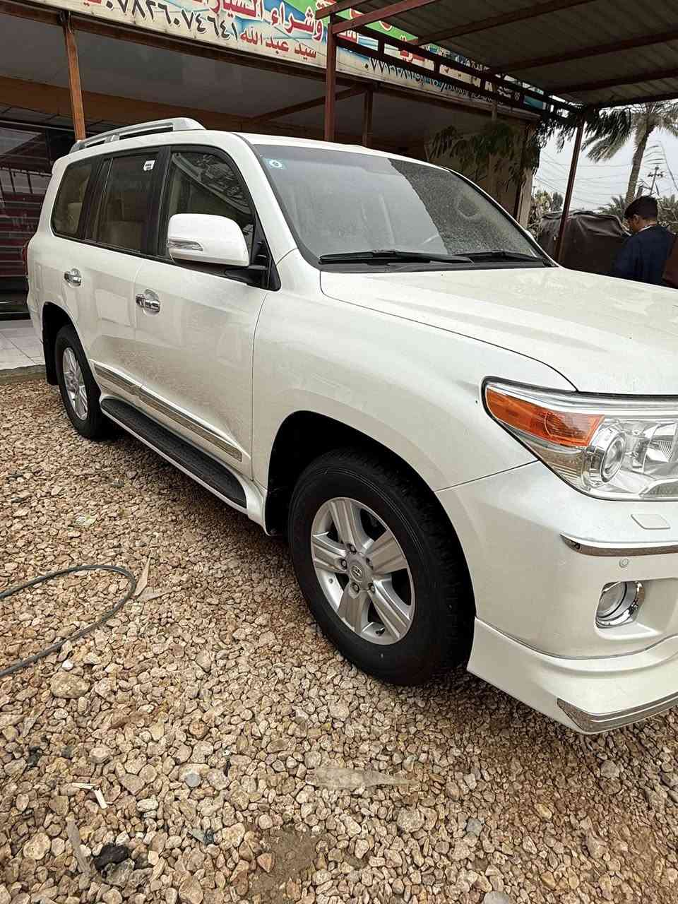 سلام عليكم لاندكروز مديل 2014فطيم سياره جديده ماشيه 130 الف تخم تاير كير مكينه حداديه سياره جديده وضع الشركه  مكينه V6مكان بابل الشوملي الستفسار ***********
