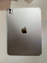 شباب عندي ايباد m4 بطارية 91 نضافة 100 ذاكرة 256 رايدة 900 والجهاز است...