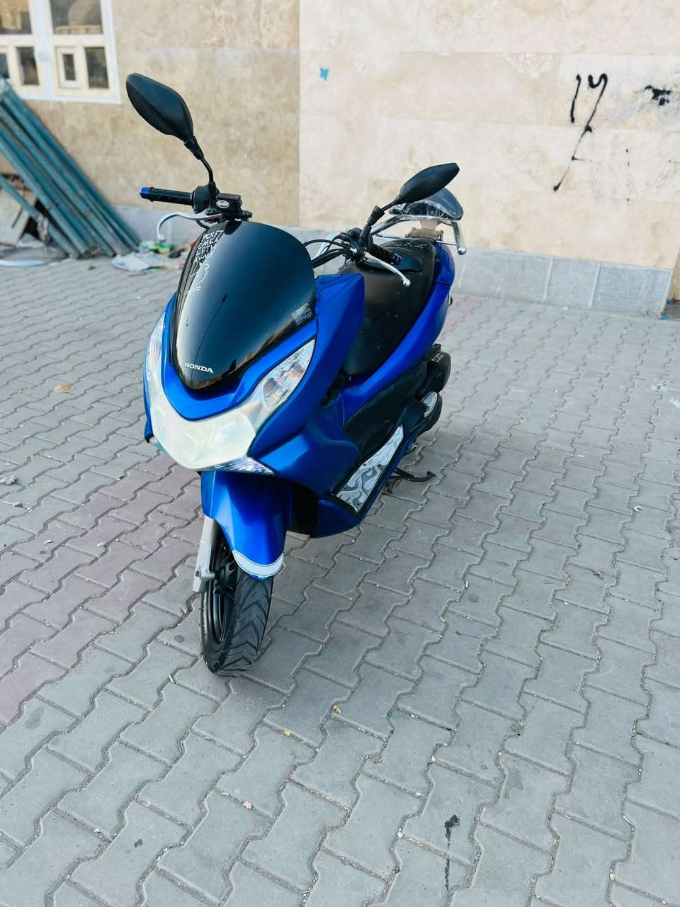 السلام عليكم للبيع دراجة PCX ياباني الجيل الاول KF مكينه 150 دراجه جديده برغي ممفتوح بيه شلعه معدل فووول كهربائيات كله شغاله حساس ازدحام 
حرف A استان حساس ناعمه اتخبل 
الدراحه مكفوله السعر مليون 250 وبيه مجال عنواني بغداد الاستفسار هاتف 
***********
