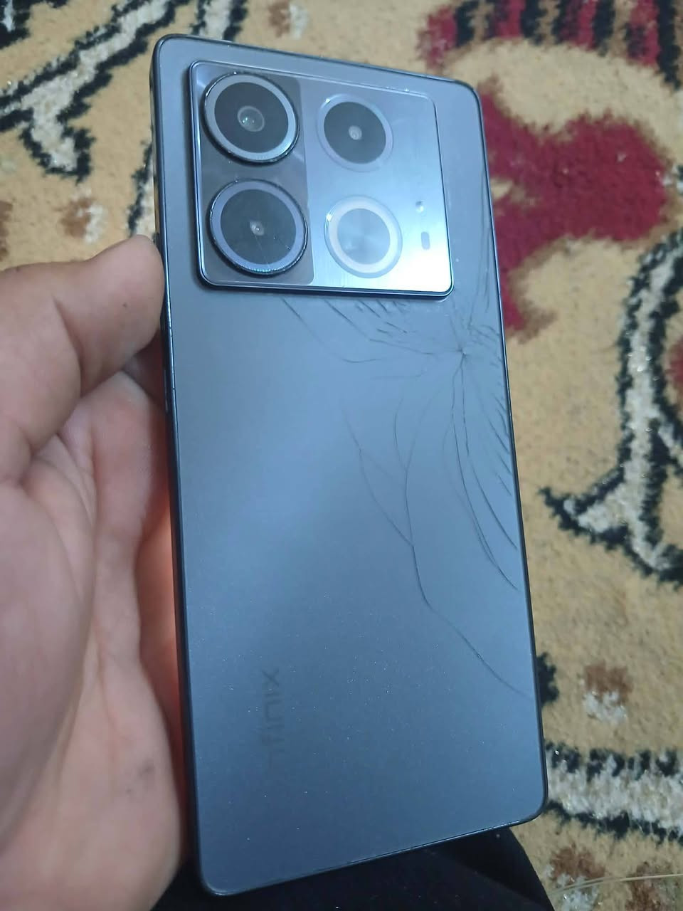 السلام عليكم جهاز نوت ٤٠ مكفول من تصليح بس شخوط ب شاشه بينه وضهر فطور بوبجي فريم 60 ذاكره  256  معروفه مواصفاته بدون غراض سعر 135 مراوس يرهم مكاني بغداد, ***********
