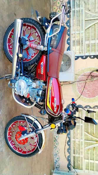 سلام عليكم دراجه سيفان موديل 25 مكفولة كفالة عامه اوراق سكنر محرك 200 الدراجه خير من الله مابيه اي نقص السعر 800 وبيه مجال الشراي يتصل ***********
