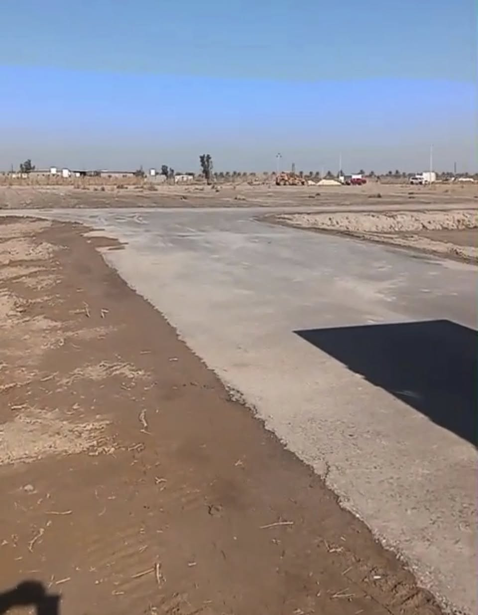 سلام عليكم 
قطعة ارض للبيع ركن على شارعين 
مساحه ٢٧٢متر طابو زراعي سند٢٥
ركن على شارعين تبليط خدمي 
حي سكني خدمات كامله ماء اساله 
كهرباء ظفيره محول كهرباء قريب 
عنوان بابل الحله نزلةًسعد بيجو 
مجمع الشرق السكني 
للاستفسار اكثر مراسلة الصفحه 
او الاتصال على الرقم 

***********
