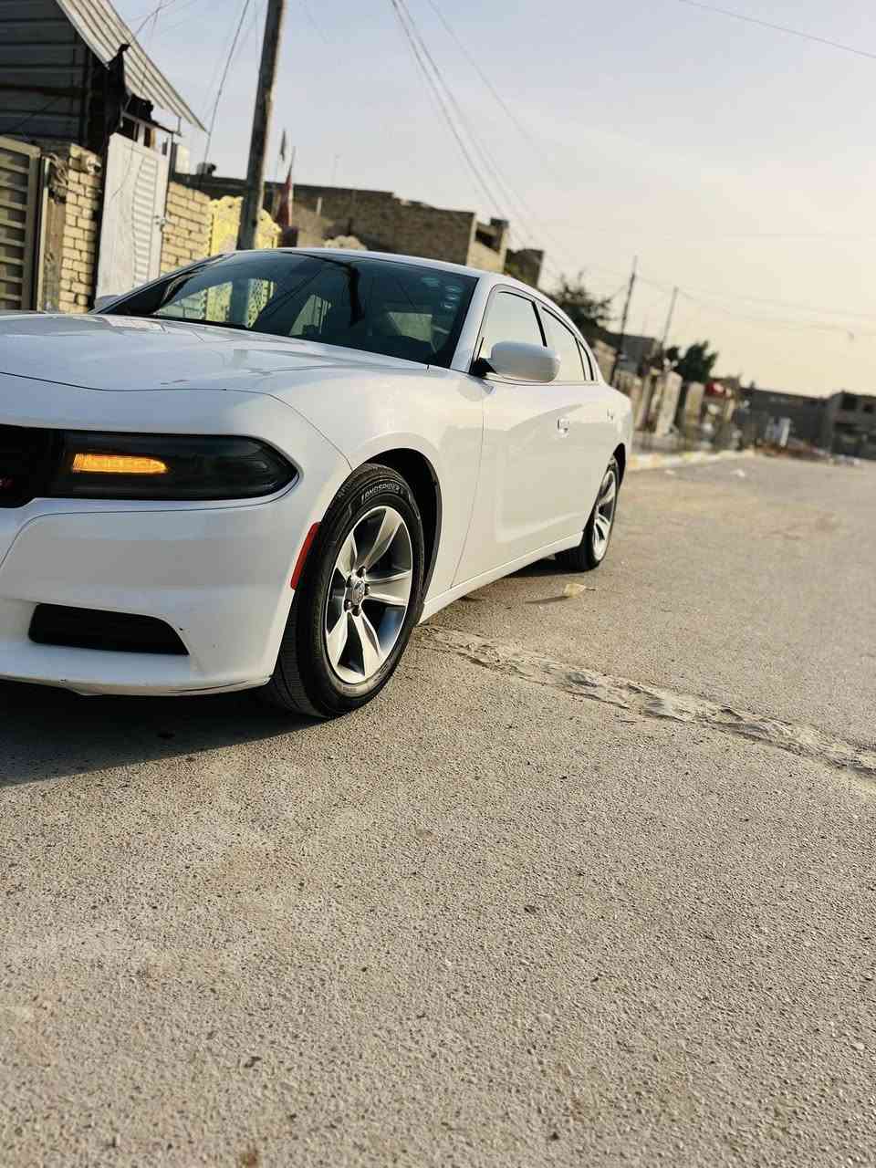 السلام عليكم دوج جارجر موديل 2019اكلين بيه بس بارد بلباب لوره السايق مواصفات SXTمكينه3600تخم تاير حداديه كامله رقم جديد تحويل مباشر السياره باسمي متواجد ع فيس وع رقم ***********
