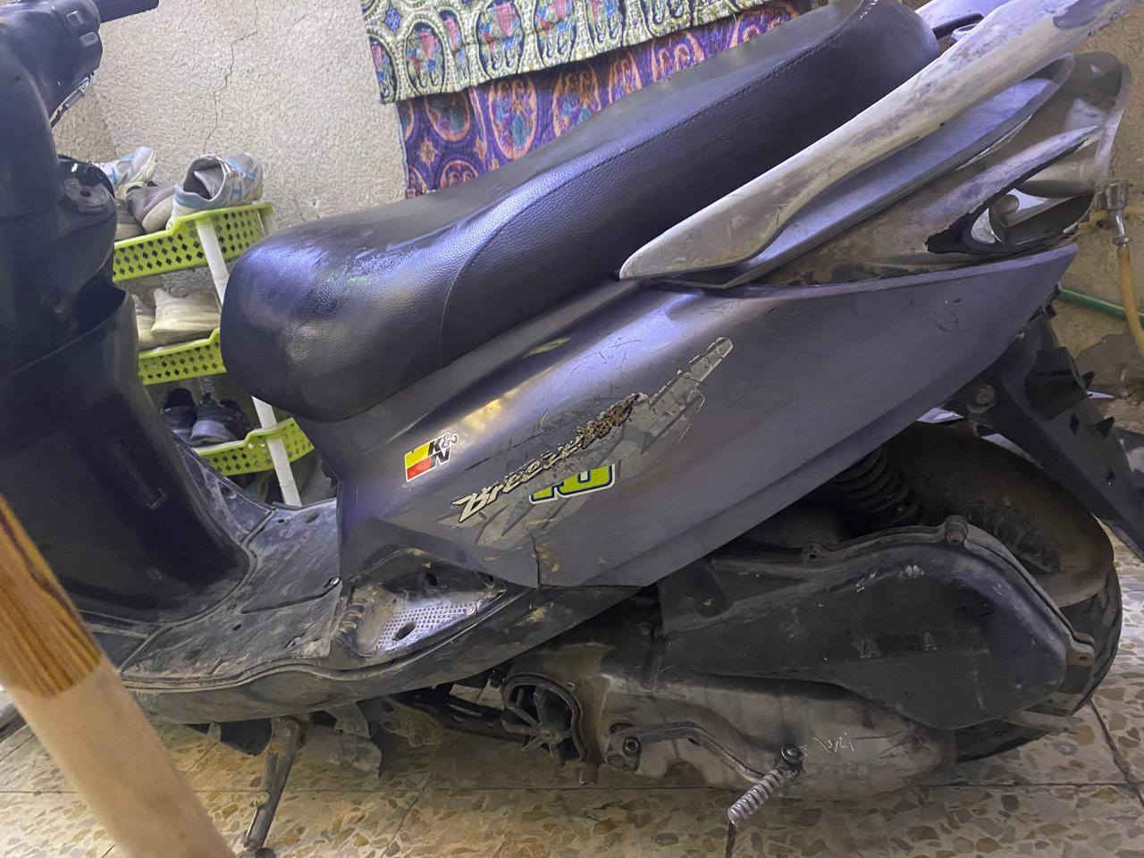 دراجه بريز دراجة متروكة عوزها تعمير بسيط مكينه ناعمه و ممفتوحه ولا مجفتة مكاني حرية رايدها ب275 وبيها مجال رقمي ***********
