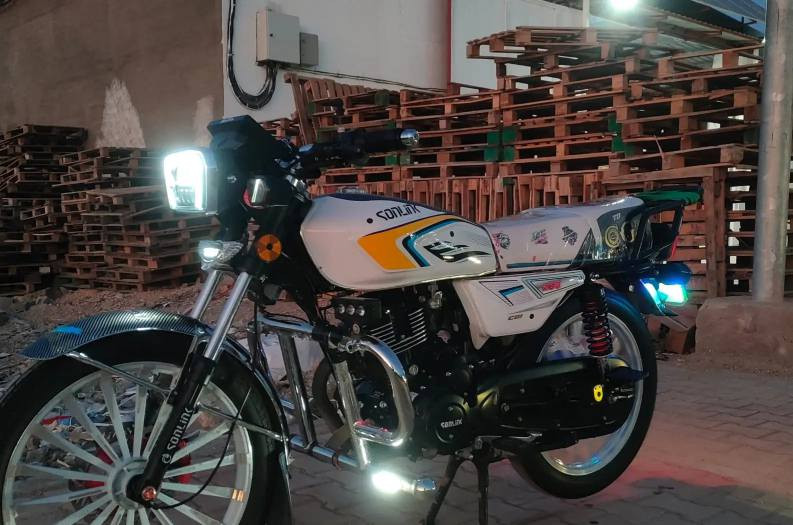 دراجة سونك سيفان للبيع 
موديل 2025  باب اول 
محرك 200 جواكيج 
صارلهة 3اشهر من شديتهة  
نضيفة كلش 
السعر 950 وبيهة مجال 
هاذة رقمي *********** 
ادمن حب وافق 🌹
