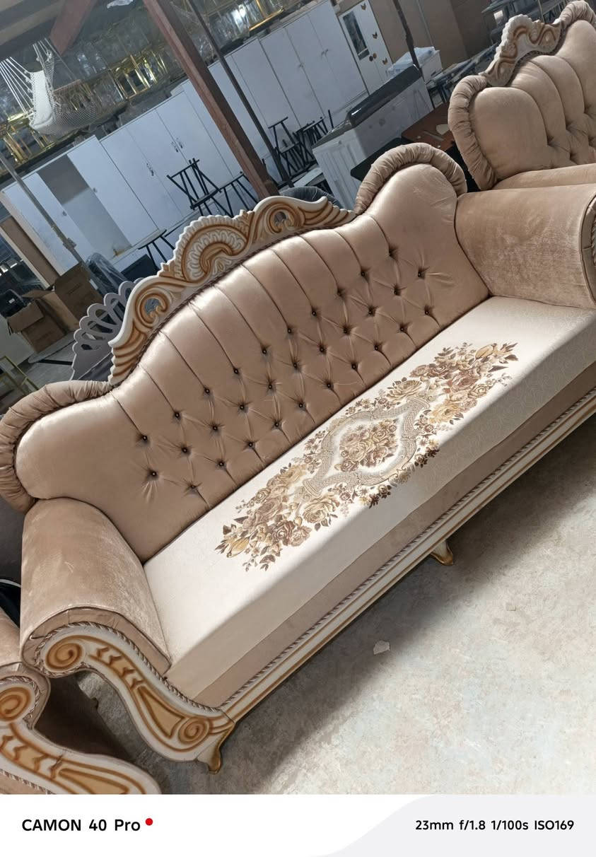 تخم ملكي ابو التاج زلغ او شخط مابيه اخو الجديد بل جديد اسفنج ضغط خشب قوي الثقيل مو سوكي ١٠ نفرات ٥ قطعه واكو توصيل الي باب بيتك عدنه
***********
