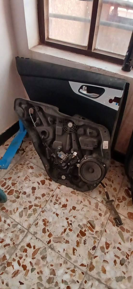 للبيع بطاين خلفي والامامي جهت السايق . جديد . فورتي سيراتو يرهم .من 2019 الى 2024 يرهمن ... ***********  اتصل وتدلل . طبعا سماعاتها وياها وماطور جام وياهن ..ممفتوح برغي منهن
