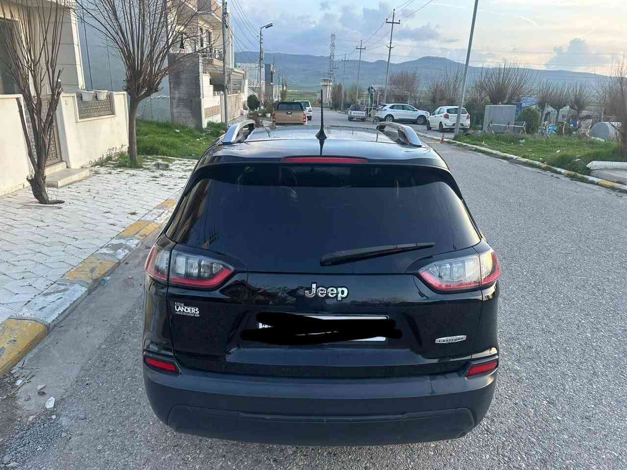 سلام عليكم سيارة جيب شيروكي بيها أربع قطع ونص صبغ، موديل 2019، رقم أربيل سعرها 100 ورقة، واللي شراي يتواصل وياي حصراً عن طريق الواتساب

*********** كركوك, العراق
