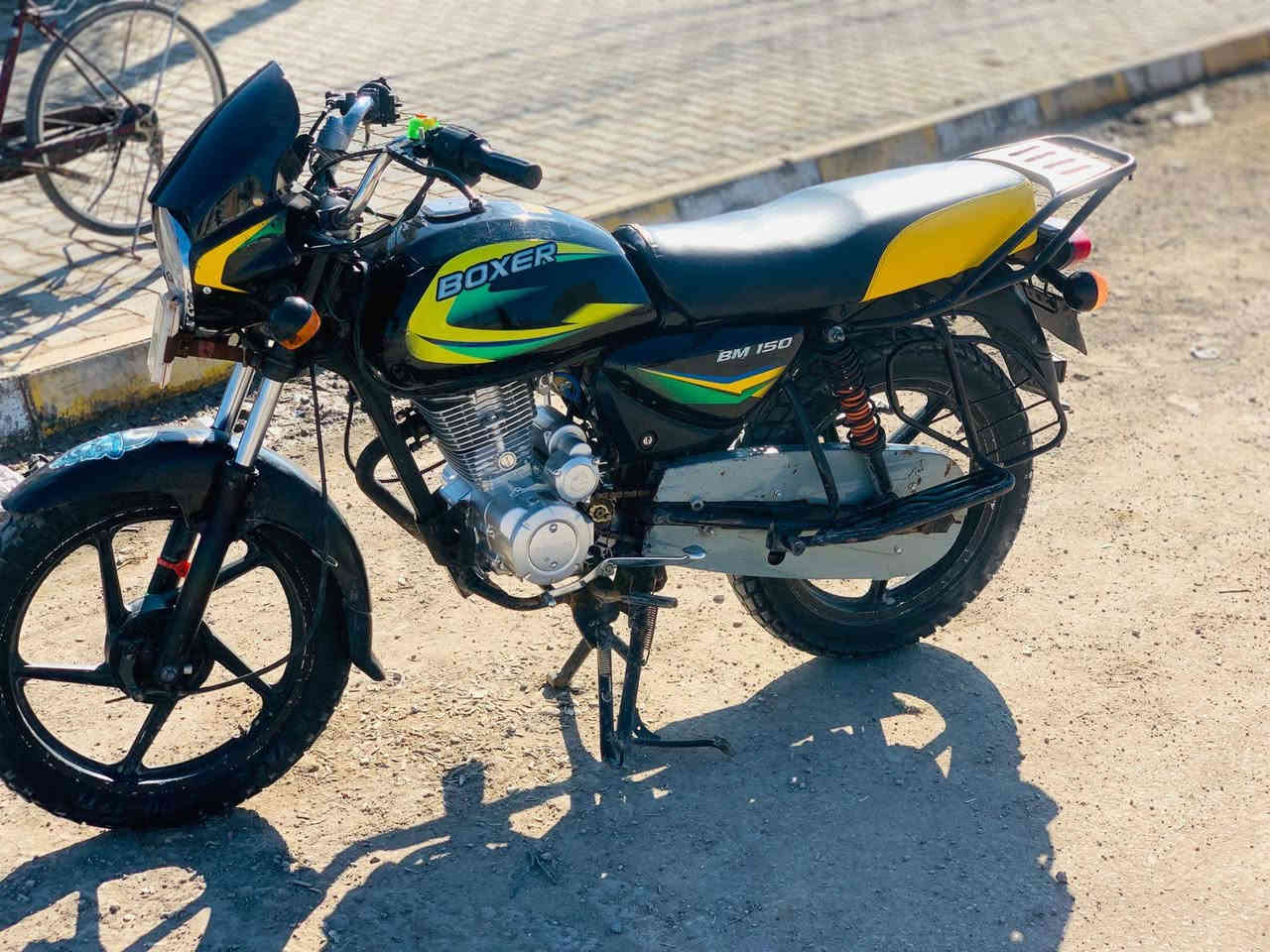 دراجه بوكسر البيع وراق كامله اصوليه مديل ١٩ مكينه (٢٠ ٢٥) مكينه صالهه ٤ شهر السعر ٨٥٠ وبيهه مجال مكان قضاء الحي رقمي ***********
