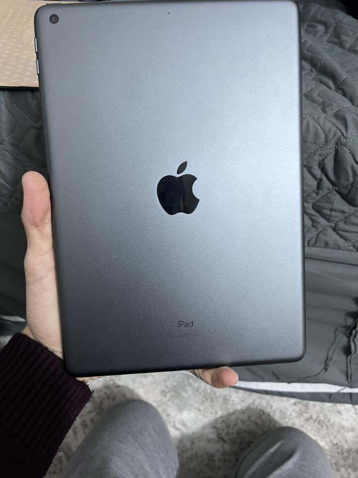 ايباد 9 نظيف جداً
استخدام دراسة فقط لا العاب ولا بوبجي ولا مدري شنو
اريد اراوسه بايباد اعلى منه وانطيه فرق 
*********** 
مكاني موصل
