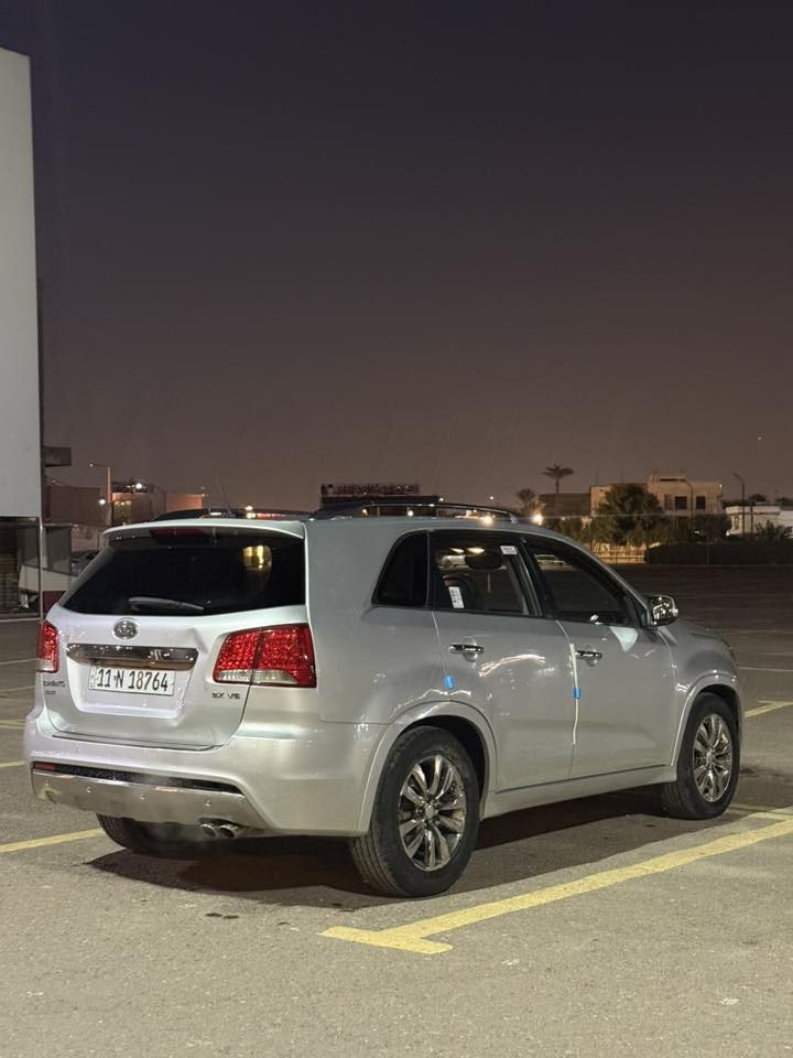 كيا سورينتو 2012 للبيع – فول مواصفات (1/1)
رقم بغداد الجديد – تحويل أو وكالة

السيارة بحالة ممتازة وجاهزة للفحص، استخدام شخصي ونظيف، بدون أعطال تذكر.

المواصفات:
 • محرك 6 سلندر سعة 3500cc قوي واعتمادي
 • تحكم بالستيرن
 • مقاعد جلد كهرباء
 • مقاعد أمامية تدفئة وتبريد
 • مقاعد خزن ميموري  (Memory Seats)
 • الأبواب الأمامية بصمة
 • إشارات بالمرايا
 • مرايا جانبية شفط
 • 3 قطع تبريد (تبريد ثلج وتدفئة نار)
 • ستيرن هيتر
 • شاشة كبيرة 
 • كاميرا خلفية مع حساسات
 • السونار موجود
 • فيديو متوفر يوضح حالة الهيكل (البدي) بالكامل

الموقع: بغداد – أبو غريب
السعر: 163 قابل للتفاوض للجادين
رقم الهاتف: ***********

سيارة نظيفة وتستاهل المعاينة 🌟
للاستفسار الاتصال أو المراسلة.
