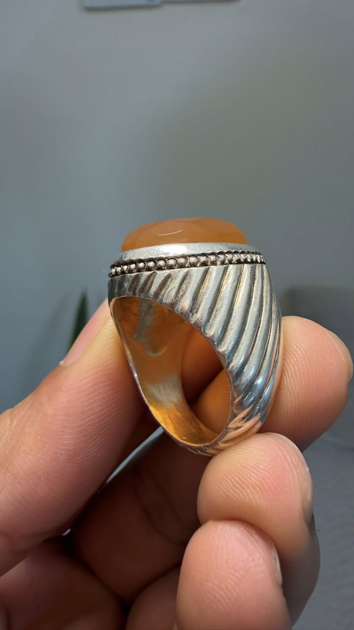 خاتم عقيق يماني مترش  وصياغة يدوية ثقيل تحفة  قياس 23  للبيع ***********
