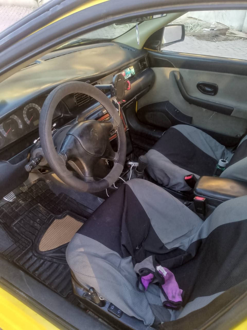 سلام عليكم خوان سمند للبيع
موديل ١٠ كير و مكينه خير من الله هئيه و غرامات صفر تحويل ثاني يوم تبريها شغال بس جفتت المكينه و راح الغاز صدرها ٥٠ بل ميه 
السنويه لل٣٠ السعر ٢٨ و بيها مجال مكاني بغداد مدينه الصدر ***********
