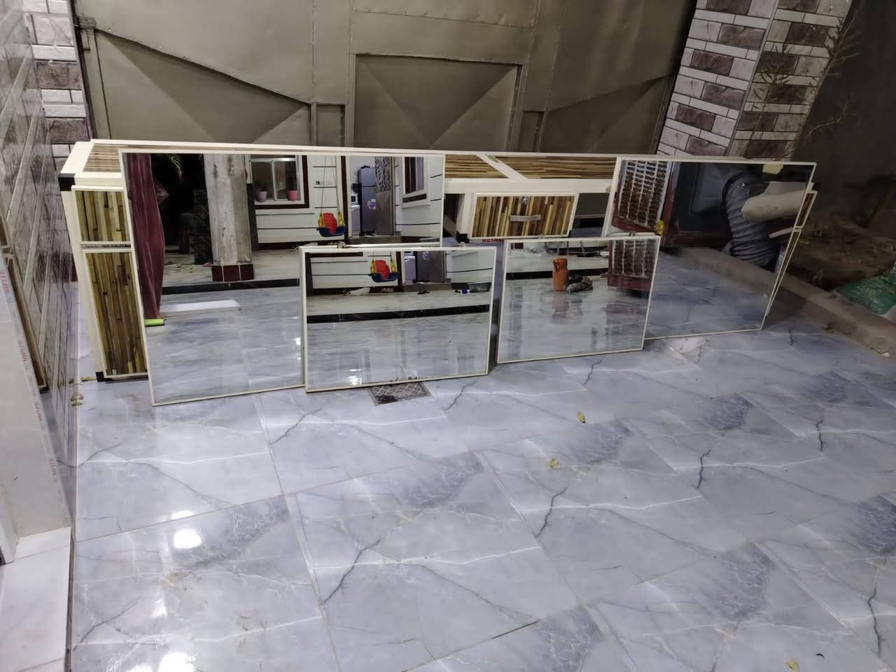 سلام عليكم ديكور حلاقه للبيع السعر 200 وبي مجال تواصل ‏وتس ***********
