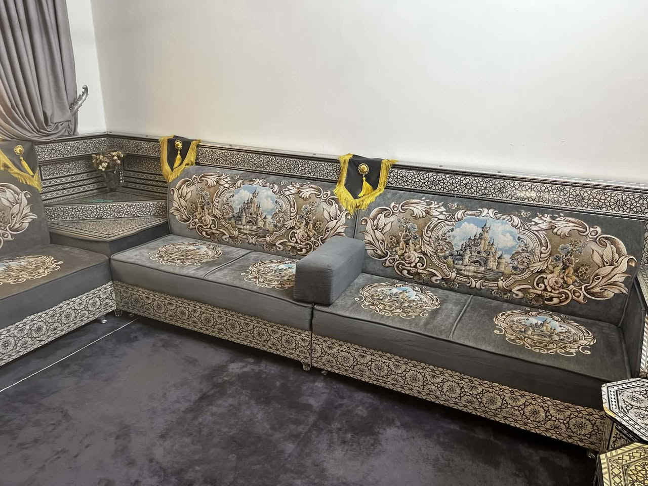 السلام عليكم عندي ديوان للبيع مستعمل قليل للبيع الشراي يدخل على الخاص


**إذا كنت صاحب هذا الإعلان وتريد حذفه لأي سبب، رجاءا أرسل رسالة إلى الدعم الفني**