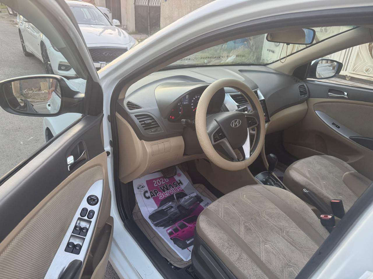 السلام وعليكم 
للبيع
هونداي اكسنت مضلع
خليجي موديل2015 
رقم بغداد 
السيارة بأسمي
تحويل ثاني يوم
محرك1600
ماشية80000

المواصفات:-
شاشة
سلايد روف
كامرة
كروز سرعة
تحكم استيرن 
عدادت ليزري
حساسات خلفية
لايتات هيلوجين
بلوجكترات 
كير عادي اوتماتيك
تخم تاير جديد
بريك ABS
حساسات تاير
عدة جك كامل
اسعافات اولية

السيارة مكفولة من الصبغ 
المحرك والكير وكهربائيات كفالة
اي استفسار تعال خاص او اتصل 
0770606989
عنوان السيارة 
بغداد حي الخضراء بغداد, العراق


**إذا كنت صاحب هذا الإعلان وتريد حذفه لأي سبب، رجاءا أرسل رسالة إلى الدعم الفني**