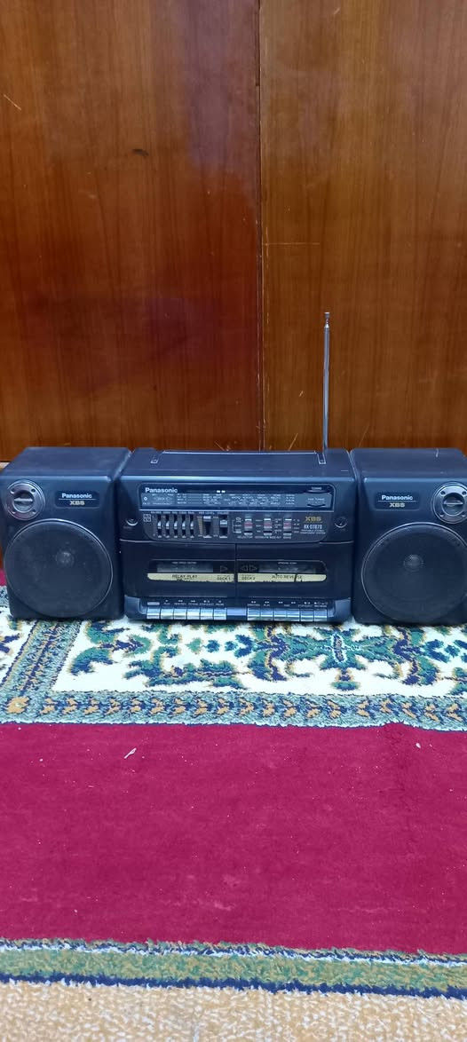 راديو مسجل دبل كاسيت Panasonic صناعة ماليزيا نظافته 90% شغال ما ناقصه شي يشغل ويسجل دبل كاسيت صوت ستيريو السعر 60
تواصل واتساب ***********

