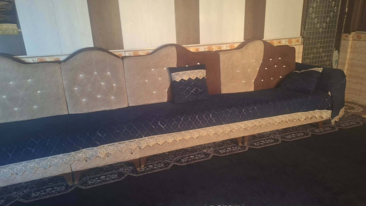 ديوان كلش نضيف ١٤ متر ٥٠٠ وبيه مجال***********
