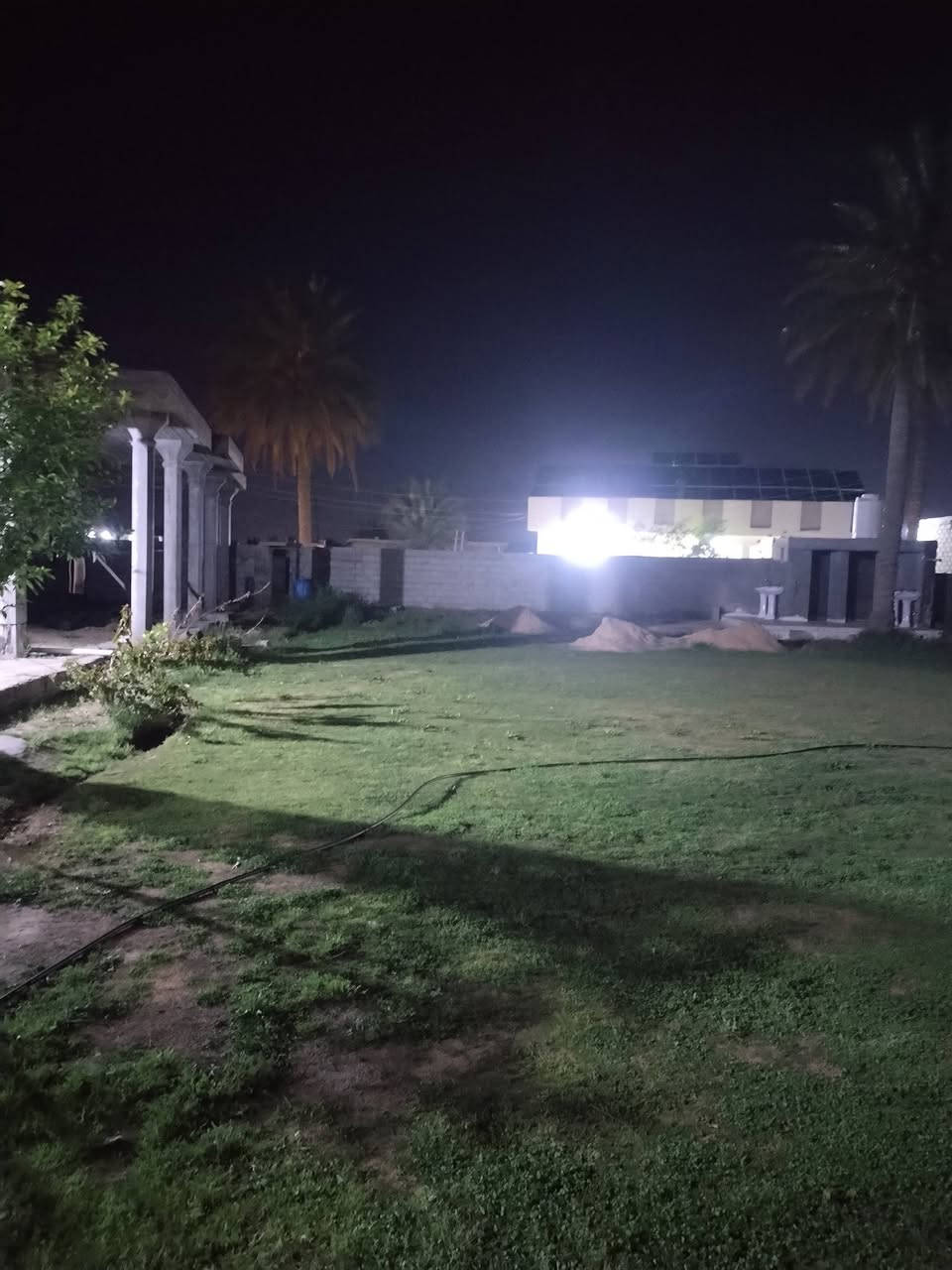 يا الله سلام عليكم ورحمة الله وبركاتة دونم معه دار مساحه 250متر ومضيف 5×15 طابو زراعي 25طابو المحموديه  العنوان بغداد الرضوانيه قرب سريع الدولي قرب من لواء 55 باقي التفاصيل كاملة عل واتساب او اتصال ***********
