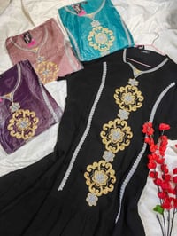 دشداشة • تطريز ذهبي • عدد محدود