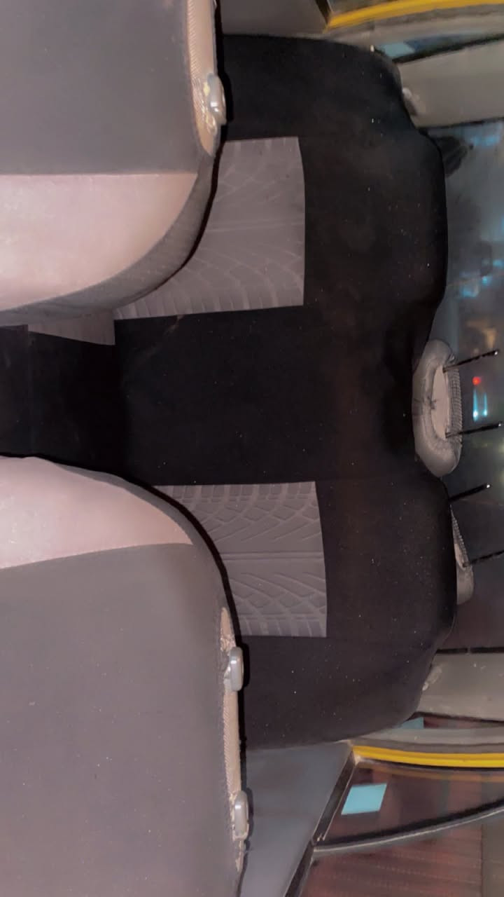 سايبه ٢٠١٣ سياره حلوه شواصيهه نضاف بيهه بارد بل بندي مثل ما موضح بصوره مكينه بيهه تبخير  هيئه وغرامات مصفره تخم تاير جديد صدر امامي جديدي سياره نضيفه سعرهه ٢٦ وبيهه مجال 
مكاني البياع 
***********
