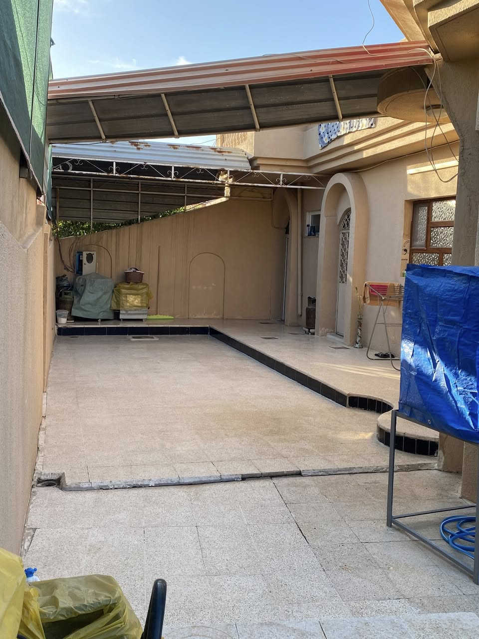 للبيع حي القدس
بيت ركن مساحه 400 متر باسمي 
متكون من 3 غرف  و ستقبال وكراجين  

للاستفسار اتصل على الرقم 
***********

***********
