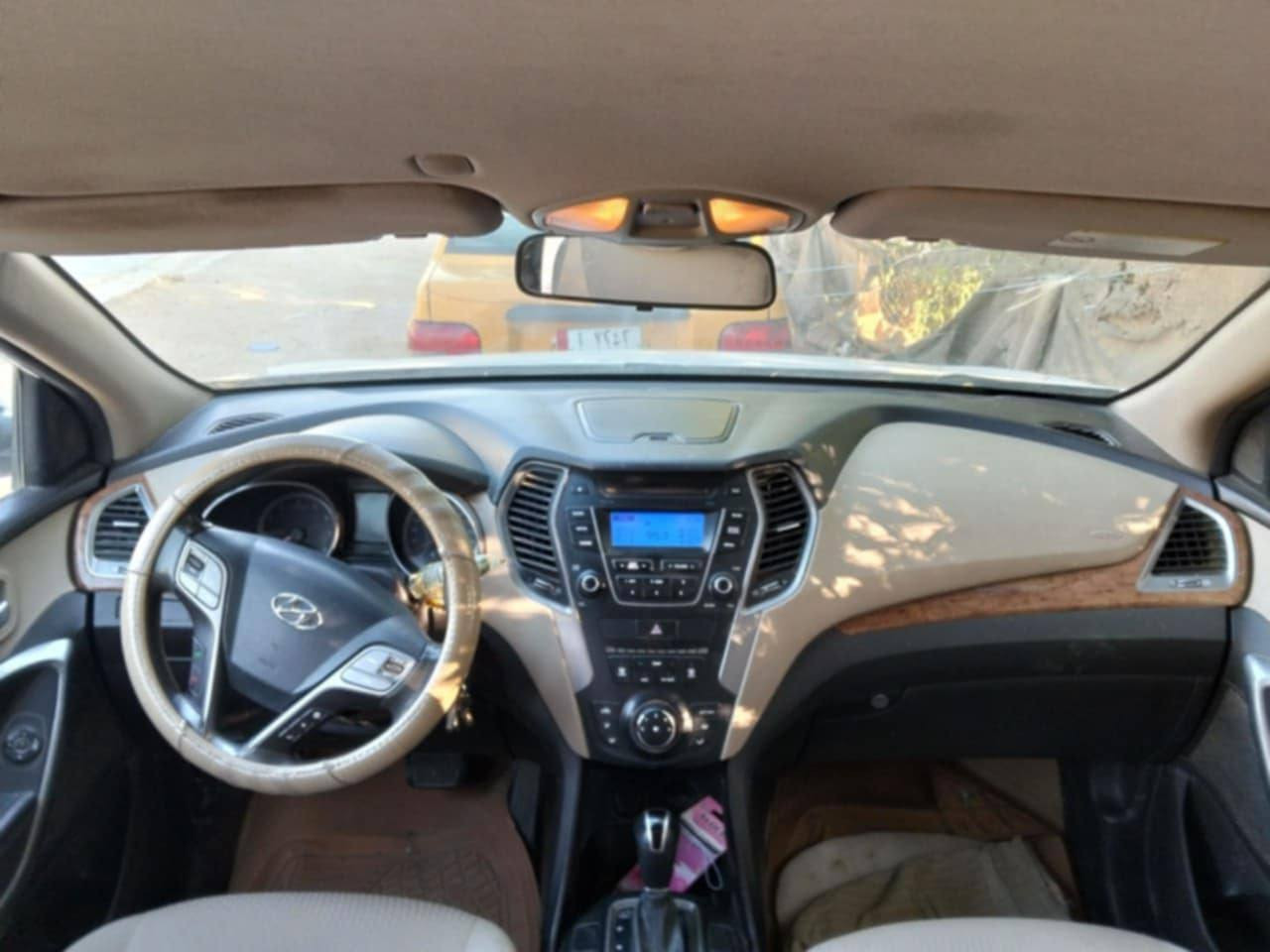 سنتافي 16 خليجي
رقم بابل باسمي 
مكينته 2400 مكفوله 
بيهه صبغ بنيد وصبغ شي قليل من الجاملغات الاماميه 
بدون اي تبديل بدون اي دواخل 
نص فوول 
جاهزه ما بيهه نقص 
السعر 155وبيه مجال 

مكاني ديوانيه 
***********
