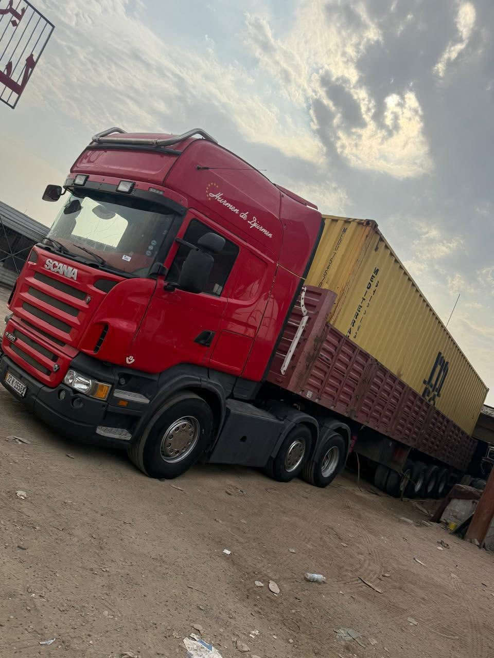 سلام عليكم 
للبيع سكانيا 2009 (حمراء) سنكل امامي قمارة دغداغ عربانة عبدالله جوهر اربع دناكير دبل تاير جناب متر و عشرين ( 1.20متر )
حجم : R560 محرك ثمانية سلندر V8 فول مواصفات ، السيارة جاهزة للشغل بشرط التحويل  
للاستفسار: ***********
