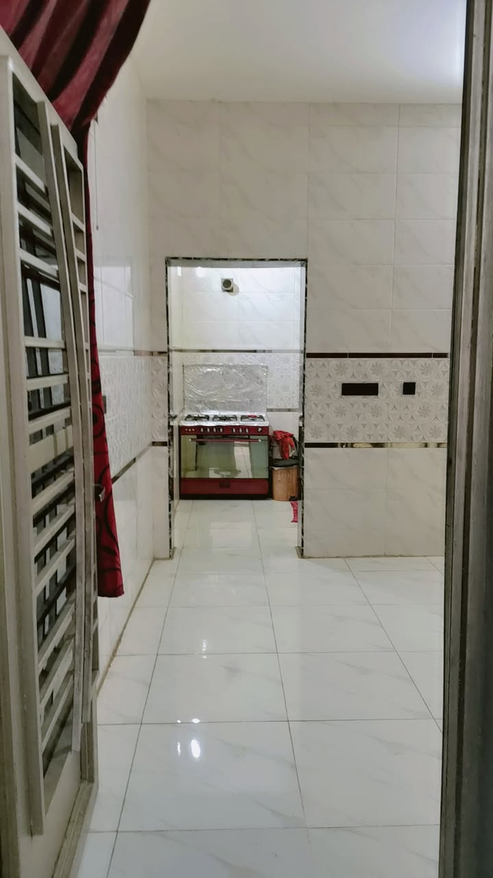 السلام عليكم دار للبيع مع كاع  ينباع وحده او ويه الكاع واذا الكاع وحدها هم ماكو شكال ابيعها مساحه البيت٢٠٠  والكاع هم ٢٠٠  سند ٢٥ بناء جديد درجه اولى يبعد عن الشارع العام ٥٠ متر العنوان قريب ع خنساء مقابل البانزين خانه مال خنساء غرفتين نوم وصاله واستقبال ومطبخ حار وبارد وحمام و٢ مناور اي استفسار اتصل *********** او واتساب ***********
