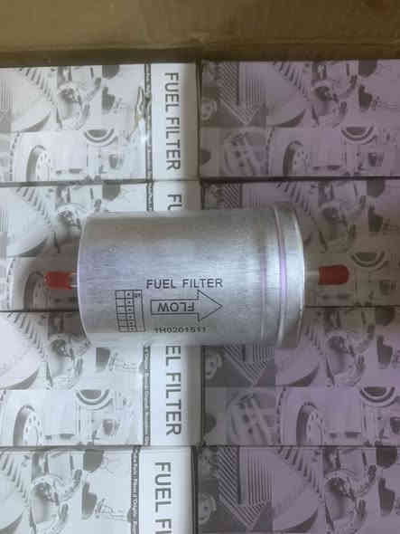 فلتر بانزين. اصلي  كولف   باسات.     كولف 90      فمتو. متوفر لدا محلات حيدر المالكي. ***********
