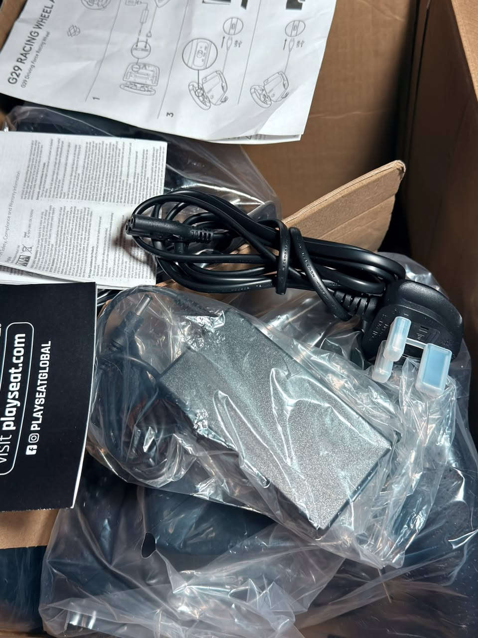 للبيع: دركسون Logitech G29 (جديد زيرو)
🏎️ للبيع: دركسون Logitech G29 (جديد زيرو)
السلام عليكم شباب..
عندي دركسون Logitech G29 Driving Force للبيع، الجهاز غني عن التعريف لمحبي المحاكاة والسباقات (هجولة، فورزا، يورو تراك).
📝 تفاصيل الجهاز:
• الحالة: جديد زيرو، فقط مفتوح من الكرتونة للتأكد من المحتويات (بعده بليبلاته).
• الملحقات: الكرتونة كاملة مع المقود (الستيرن)، الدواسات (البريك والبنزين)، وكل الوايرات الأصلية.
• التوافق: يشتغل على PS5, PS4, PC.
⚙️ المميزات:
• نظام Force Feedback بمحركين (تحس بكل رجمة وطسة بالشارع).
• جلد أصلي وخياطة يدوية، ملمس فخم جداً.
• عتلات تبديل نمرة (شفتات) خلف المقود.
💰 السعر: [250 الف]
📍 المكان: [اربيل]
🚚 التوصيل: [يوجد توصيل / أو الاستلام مباشر]
للتواصل: راسلني على الخاص أو اتصل على الرقم: [***********]
