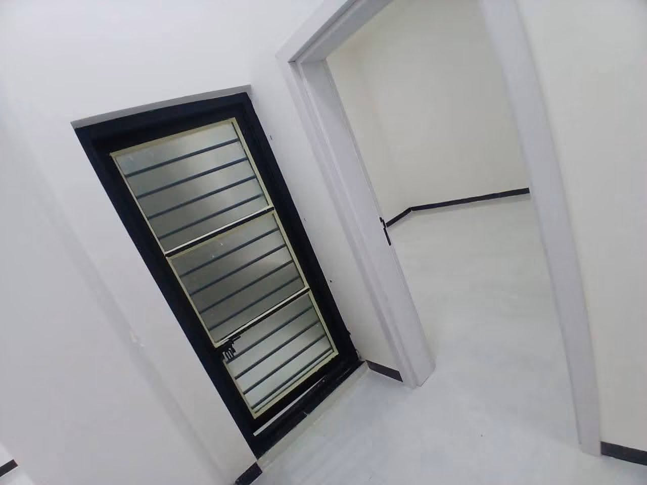 بيت للبيع حي الفرسان 
زيرو فول مواصفات 
المساحه ١٩٠ متر 
تبليط وكهرباء ومي 
السعر ٦٥ وبي مجال 
الرقم ***********
