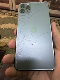 ايفون 11 برو ماكس  256 شرق اوسط عربي بطارية72 بلاديه  جهاز ما مفتوح اب...