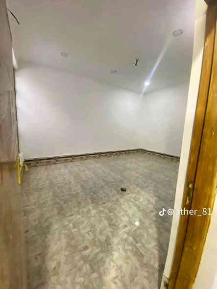 200 متر طابقين سند 25 العنــــوان #النجف شارع المطار مقابيل ملحق قريه الغدير السعر 120 وبيه مجال للاستفسار الاتصال على ***********او وتساب ***********
