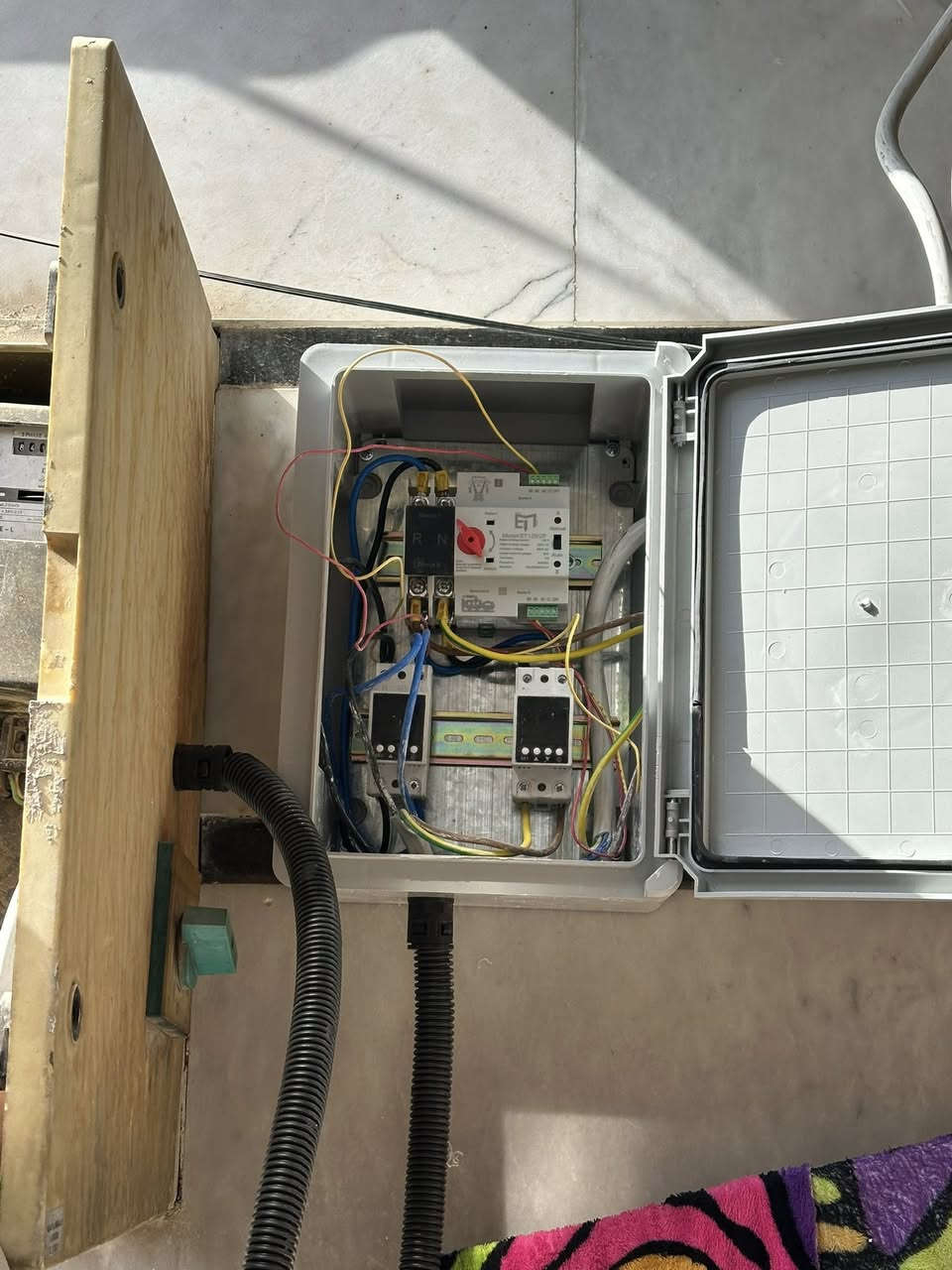 تم بحمد الله 🌞 تركيب منظومة طاقة شمسية في بغداد منطقة الحبيبيه من قبل الكادر الفني لشركة ارض الرواند 
باستخدام أحدث التقنيات وأعلى معايير الأمان والاعتمادية ✅⚙️

    

📍 الموقع: بغداد الحبيبيه 
🔋 البطاريات: 5k عدد 2 نوع Solplanet ضمان ١٠ سنوات استبدال 

⚡ الإنفيرتر: 6k Solplanet ضمان ١٠ سنوات استبدال 

☀️ الألواح: 8 الواح ايكوx10 

🔌 البورد: ATS مع بارد منفصل لزيادة الأمان والتنظيم

💡 منظومة متكاملة لتوليد طاقة نظيفة وآمنة تغذي الموقع بثبات وكفاءة عالية 

 #الطاقة_النظيفة #ATS
📞 للاستفسار والطلب📲
   ***********
📍 العناوين:
🏙️ بغداد – شارع الصناعة – فلكة رئاسة الجامعة التكنولوجية
