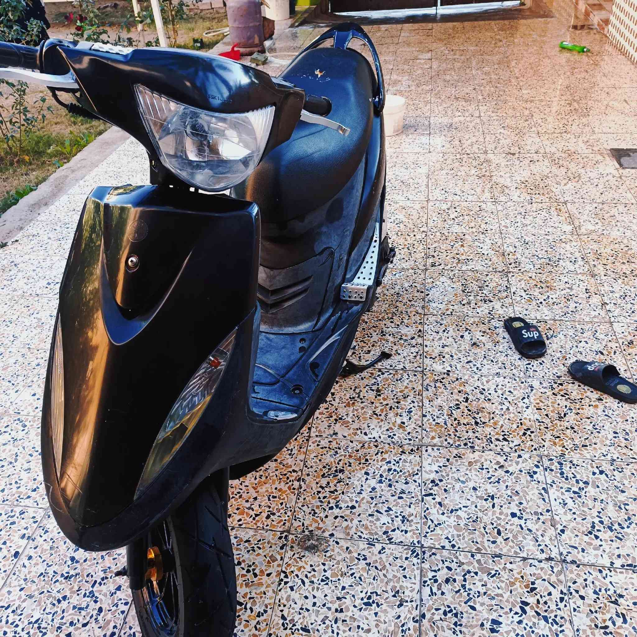 سلام عليكم دراجه ماكس عدله مال حاويه صار شهر من نزلته دراجه حلوه ونضيفه وبلواقع احله من الصور دراجه نكره سلف شوكت ما تجيه أغراضه البلديات موجوده تايرات جلاتين تزويد يدات دبل خلفي قبق فلوين استاند صفح وباج سبع ألوان وكماشه همين تزويد مكان بعقوبة تحرير ***********
